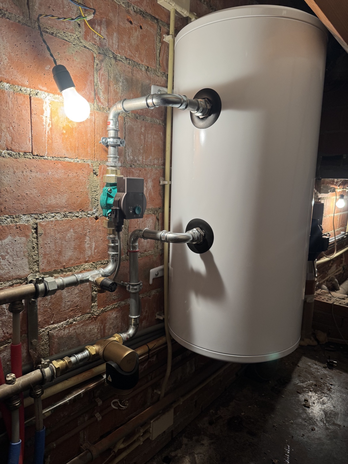 Warmtepomp buffervat en leidingwerk