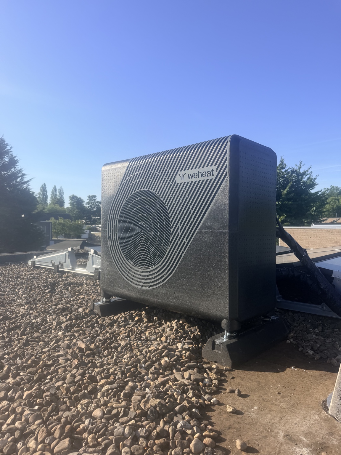 WeHeat warmtepomp op plat dak