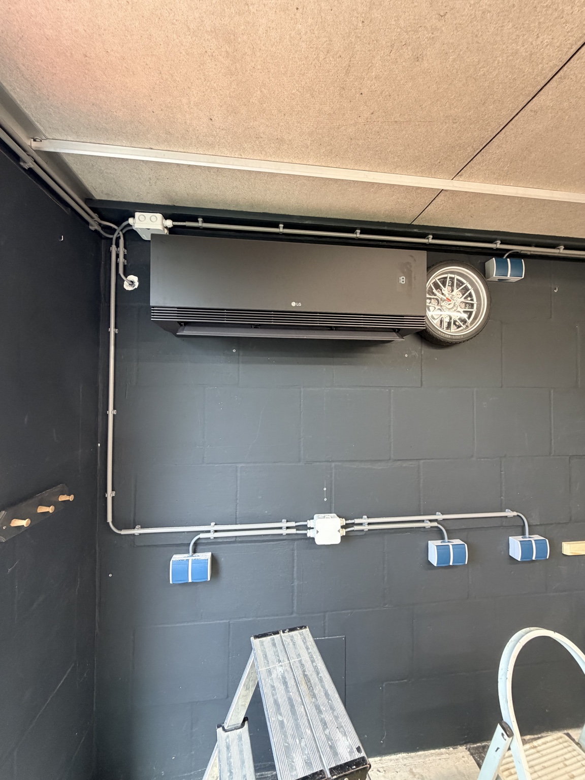 Zwarte LG airco in Landgraaf